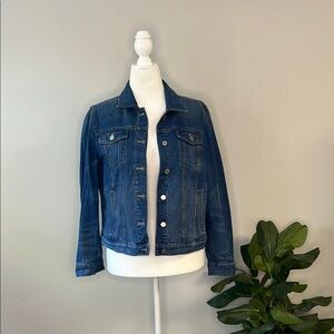 BANANA REPUBLIC | NWT Classic Denim Jacket in 100% Cotton (Size L)
